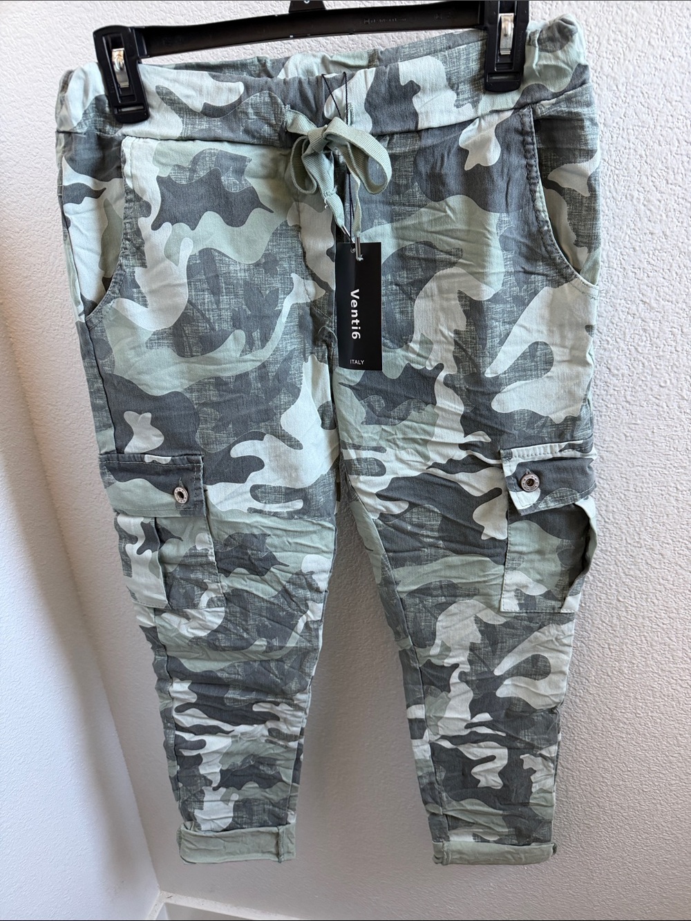 NWT Venti6 Shades Of Green Camouflage 
crinkle Jogger .